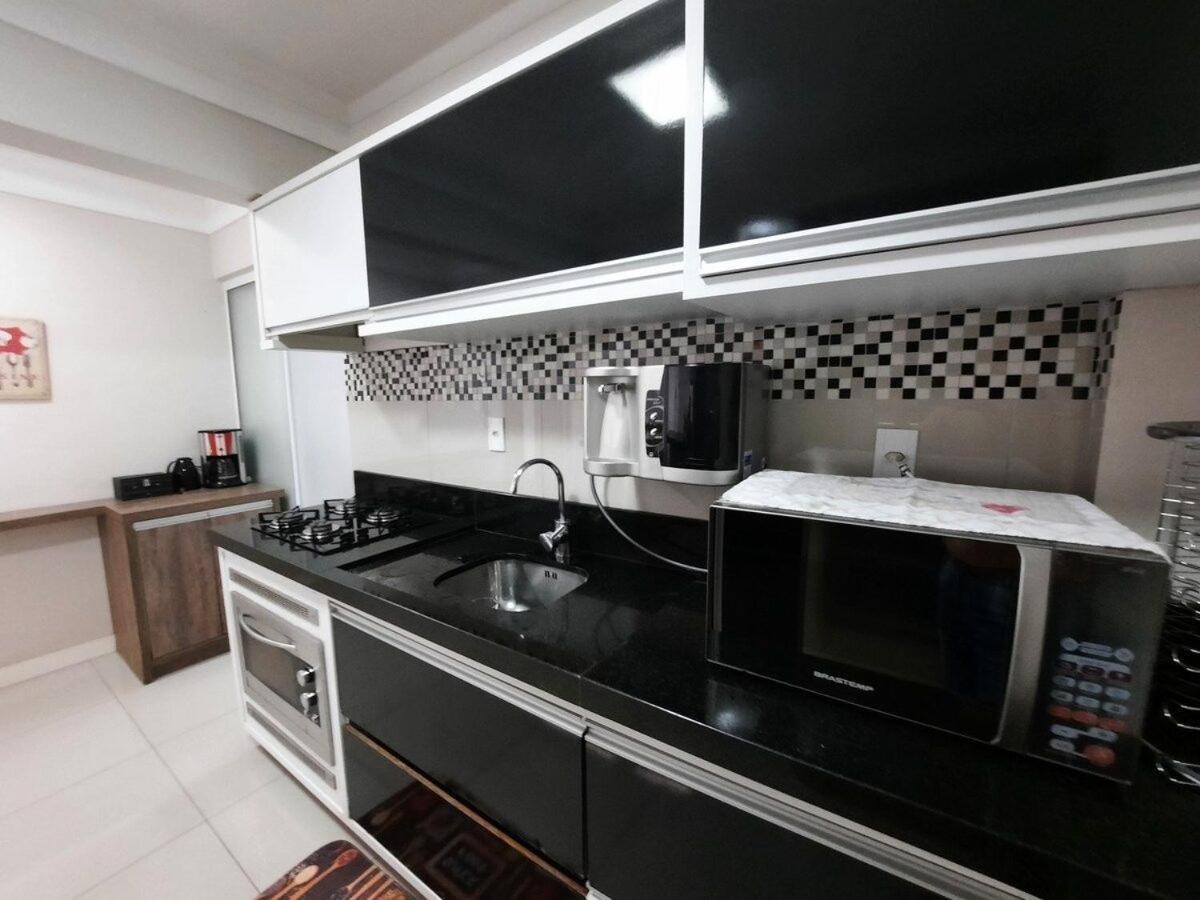 3 Suites Linda Vista Da Orla De Bc A 50M Da Praia - Somente Familiares Balneário Camboriú 外观 照片