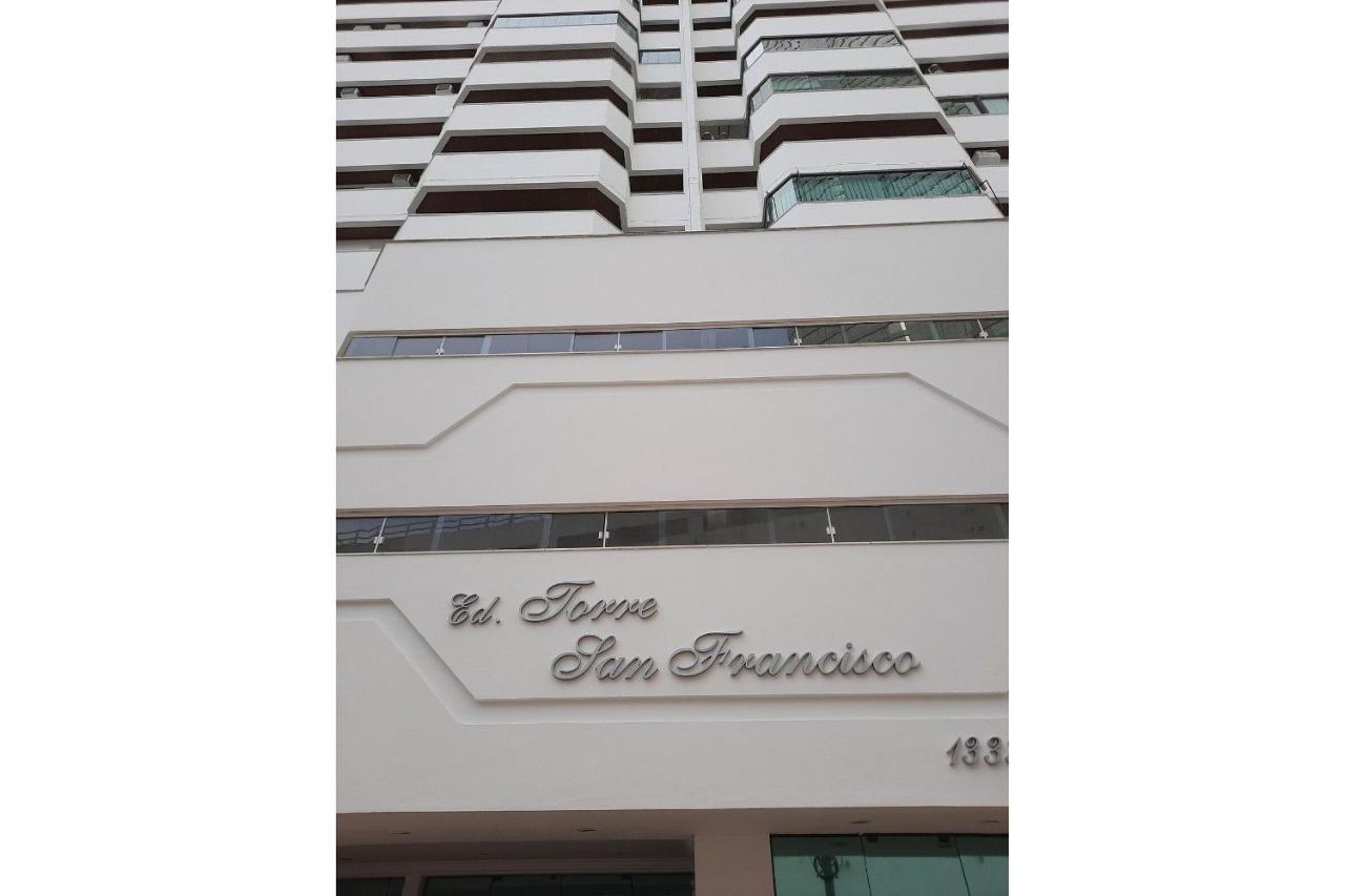3 Suites Linda Vista Da Orla De Bc A 50M Da Praia - Somente Familiares Balneário Camboriú 外观 照片