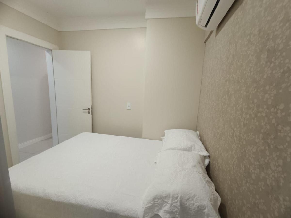 3 Suites Linda Vista Da Orla De Bc A 50M Da Praia - Somente Familiares Balneário Camboriú 外观 照片