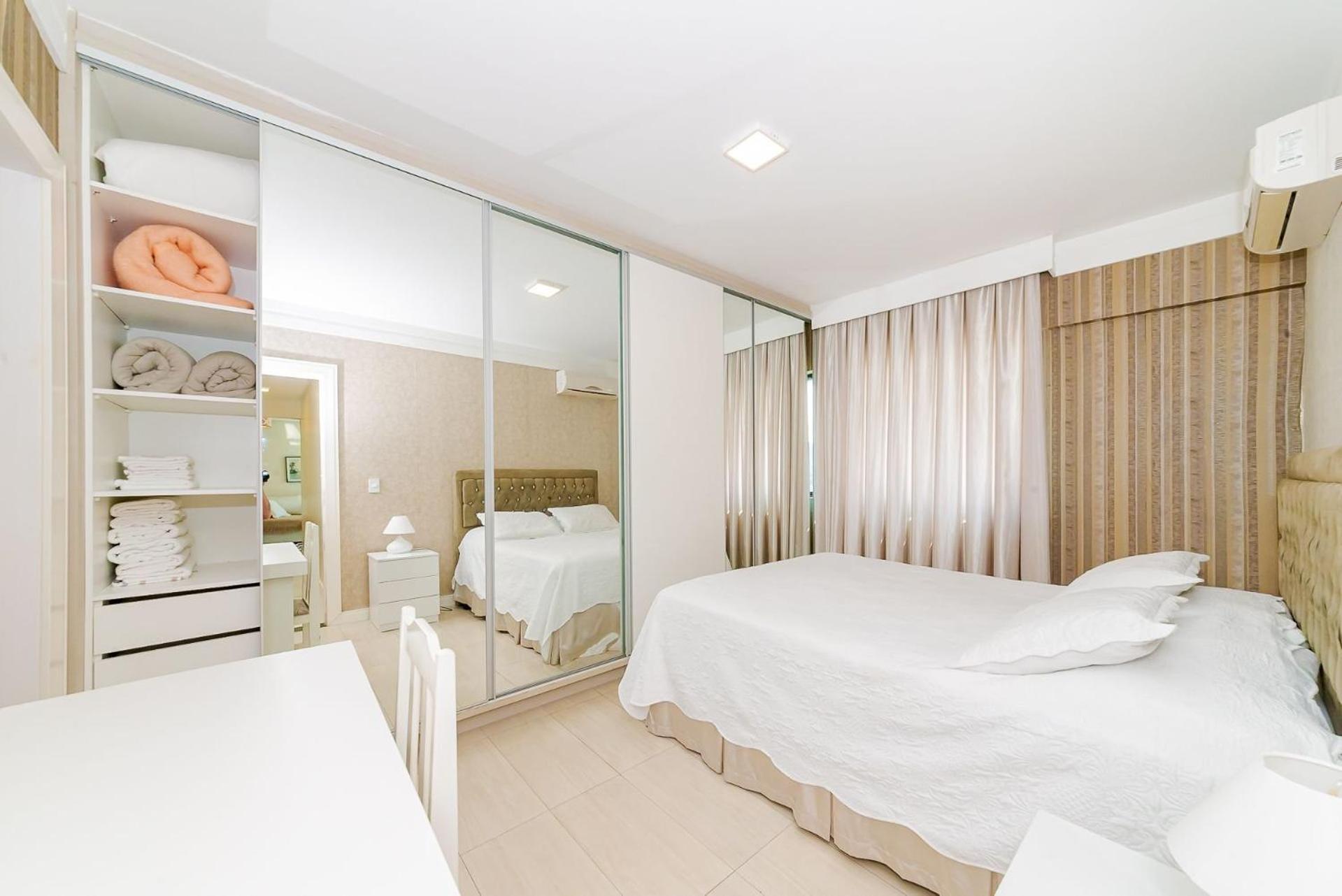 3 Suites Linda Vista Da Orla De Bc A 50M Da Praia - Somente Familiares Balneário Camboriú 外观 照片