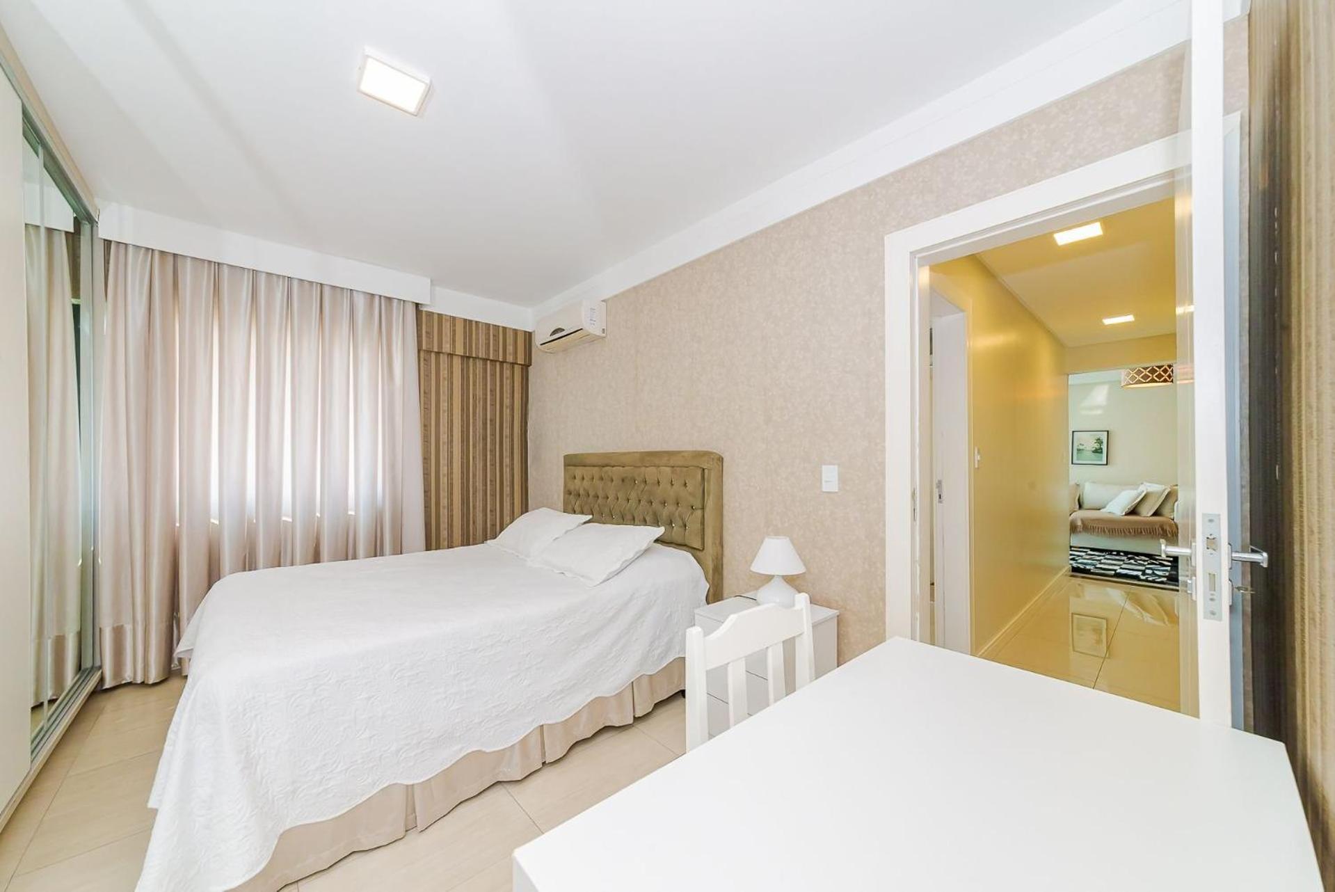 3 Suites Linda Vista Da Orla De Bc A 50M Da Praia - Somente Familiares Balneário Camboriú 外观 照片