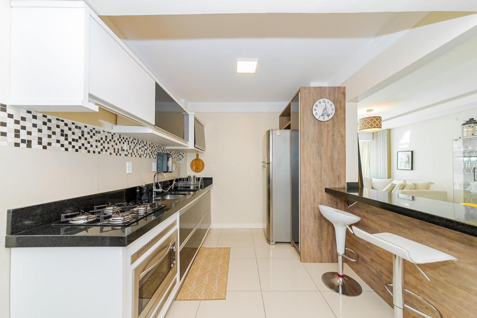 3 Suites Linda Vista Da Orla De Bc A 50M Da Praia - Somente Familiares Balneário Camboriú 外观 照片