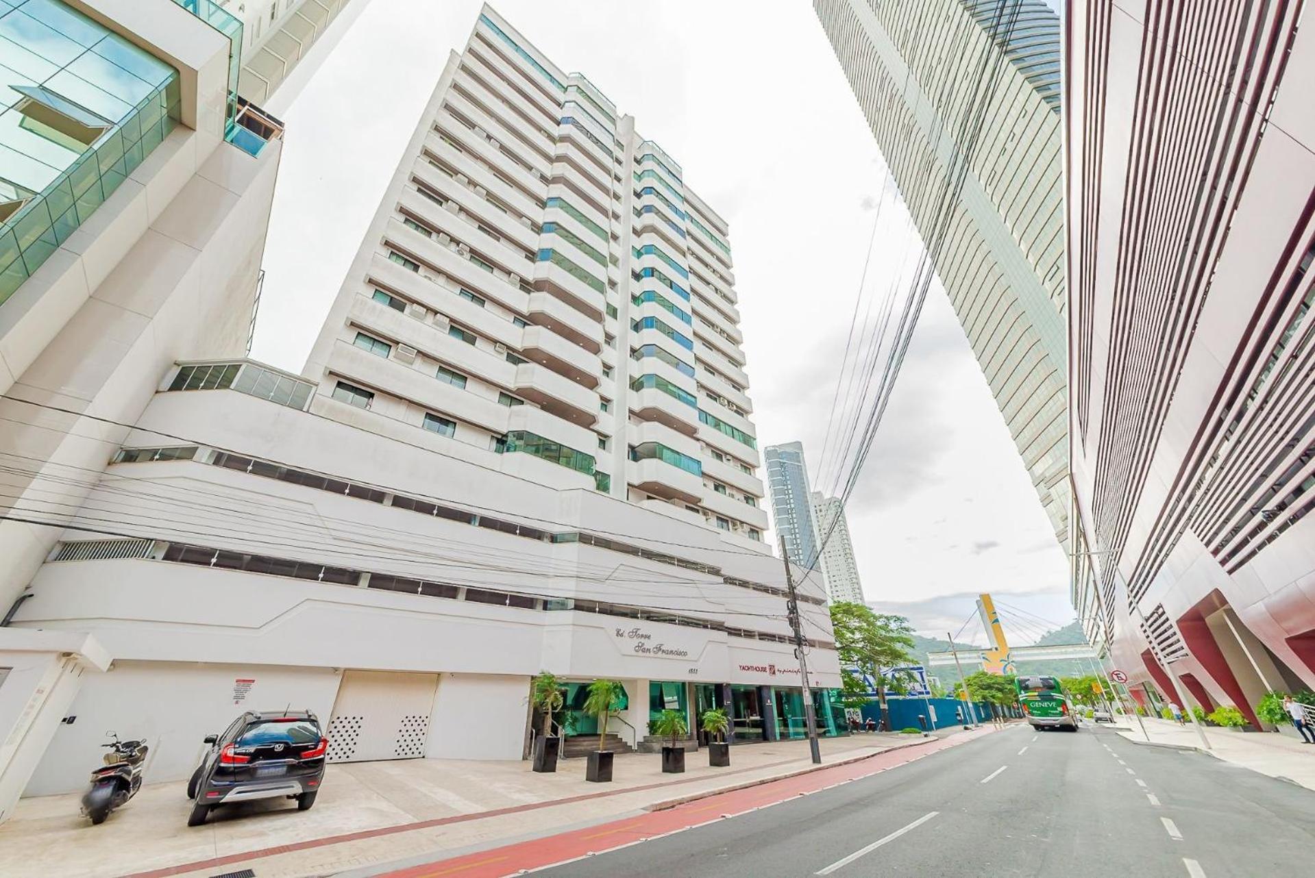 3 Suites Linda Vista Da Orla De Bc A 50M Da Praia - Somente Familiares Balneário Camboriú 外观 照片