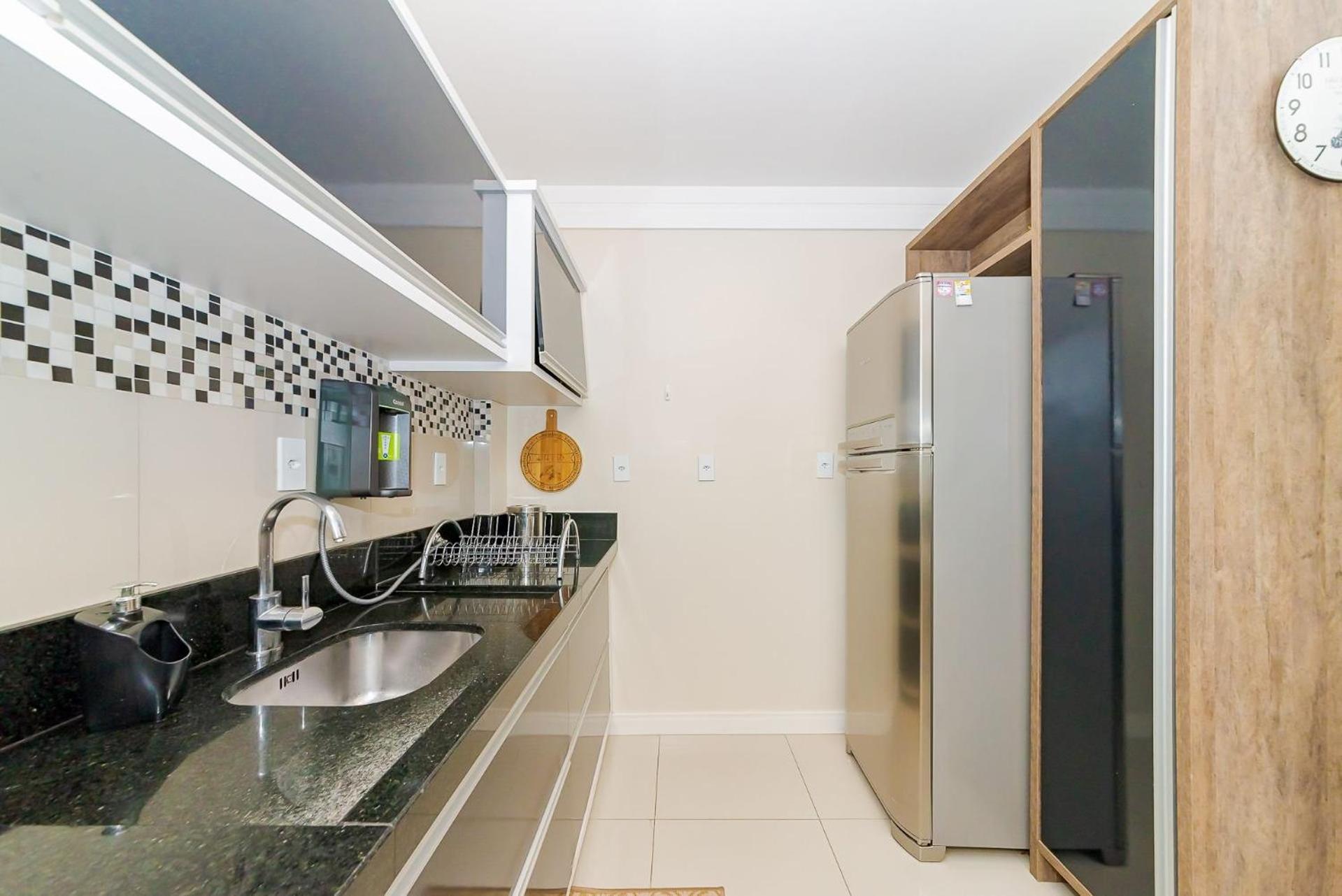 3 Suites Linda Vista Da Orla De Bc A 50M Da Praia - Somente Familiares Balneário Camboriú 外观 照片
